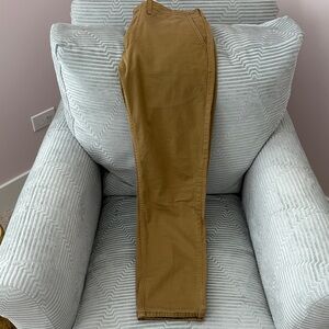 Levi's Men's Classic chinos dark brown. Perfect for casual wear. Size 32